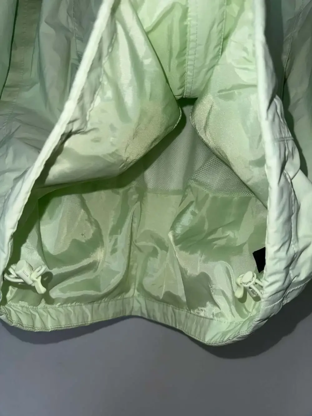 The North Face Men's Size S/P Light Green Hooded Windbreaker Jacket